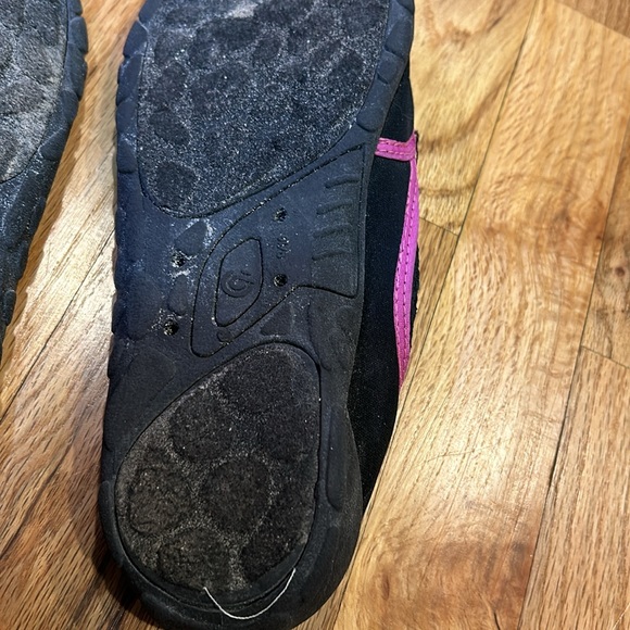 Water shoes worn but plenty of life left! - Picture 10 of 13